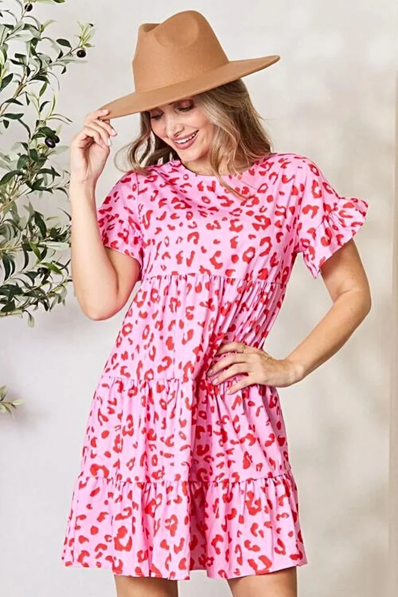 Boho Chic -mekko lyhyillä röyhelöhihoilla ja kerroksittain röyhelökuviolla – täydellinen mihin tahansa tilaisuuteen