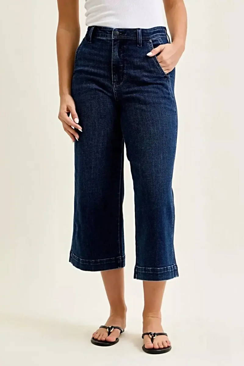 Judy Blue High Waist Width -farkut - Imartelevat korkeavyötäröiset farkut kapenevalla nilkalla moderniin tyyliin