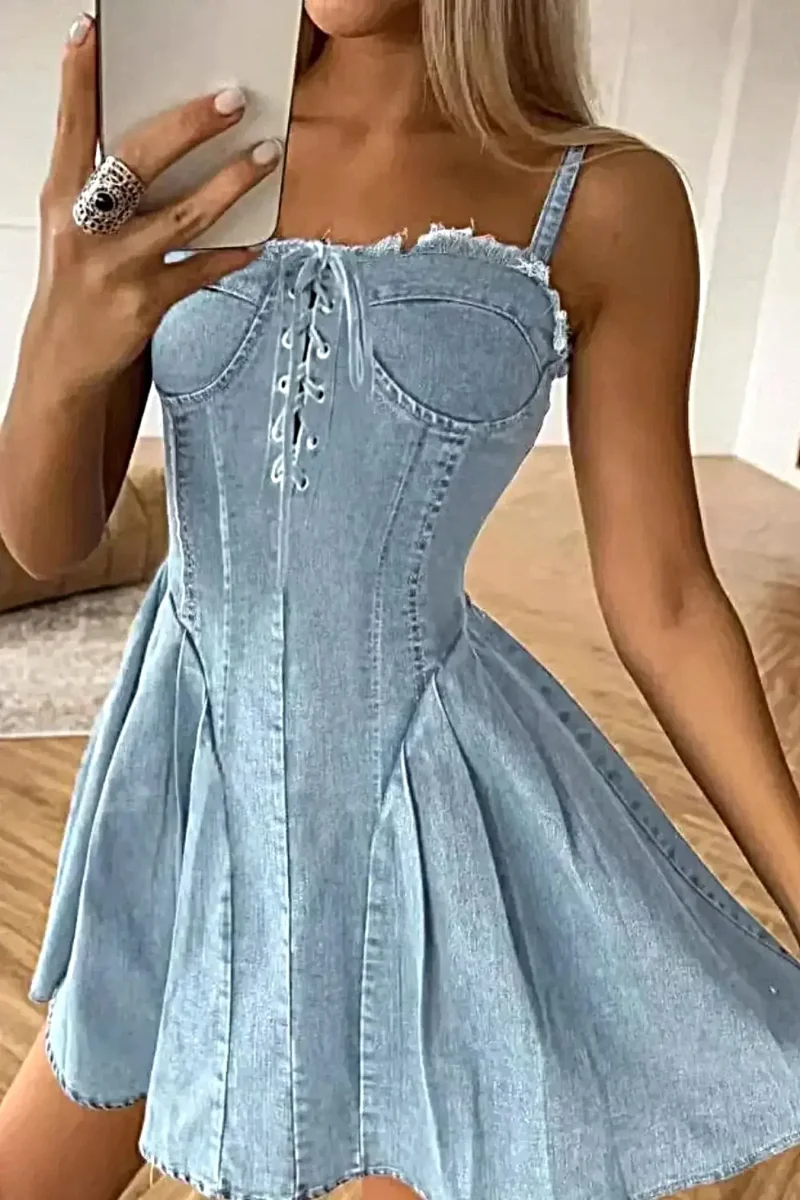 Tyylikäs farkkukankainen camimekko, jossa nauhat ja raakahelma - ylellinen look jokaiseen tilaisuuteen
