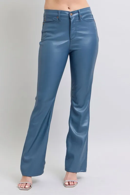 Judy Blue - Täysikokoiset korkeavyötäröiset, vatsaa tukevat keinonahkaiset bootcut-housut, plus-koko