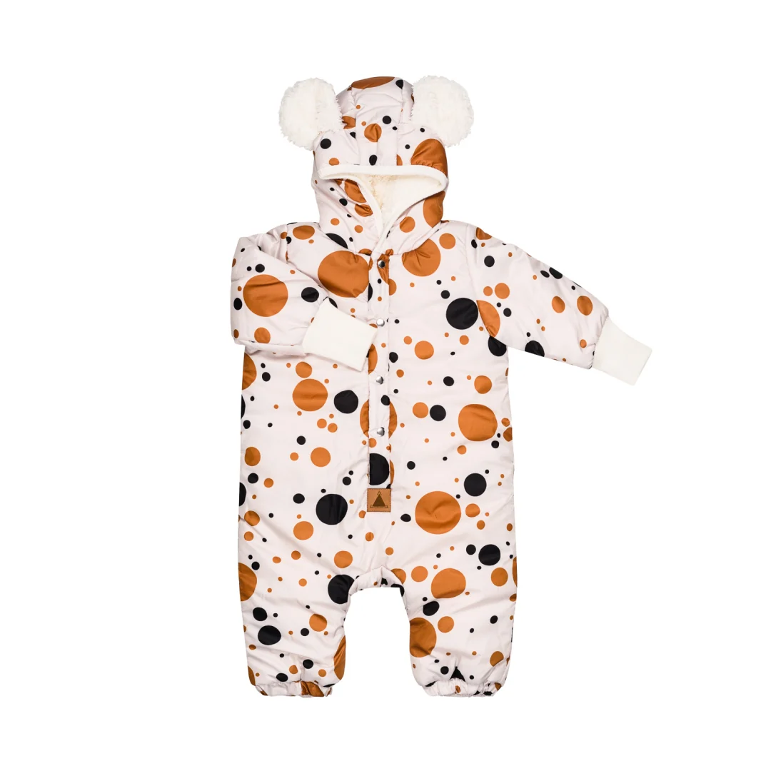 Talvihaalari teddyvuorella, oranssit pilkut mustalla